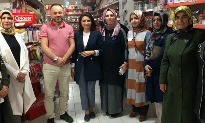 AK KADINLARDA DURMAK YOK