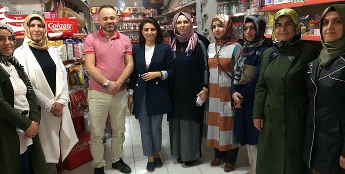 AK KADINLARDA DURMAK YOK