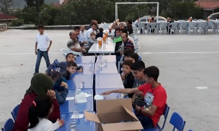 ÖĞRENCİ VE VELİLER İFTARDA BULUŞTU