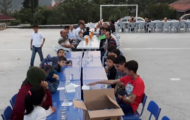ÖĞRENCİ VE VELİLER İFTARDA BULUŞTU