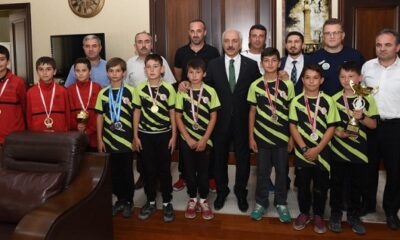 ŞAMPİYONLARDAN BAŞKAN GÜL’E ZİYARET