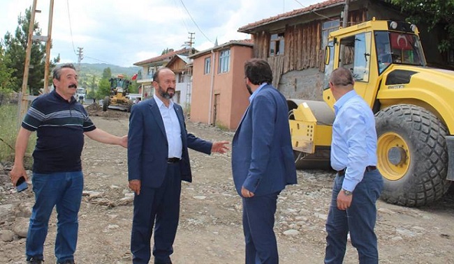 ASFALT ÇALIŞMALARINI YERİNDE İNCELEDİ