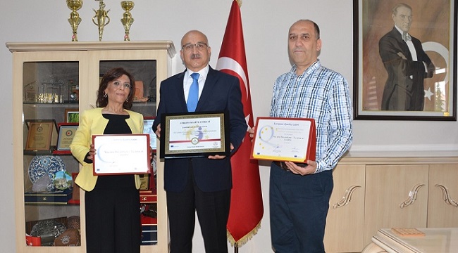 CUMHURİYET ANADOLU LİSESİNE ÖDÜL