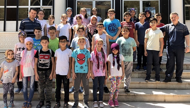ÇOCUKLAR KUR’AN-I KERİM ÖĞRENİYOR
