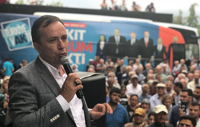 EMEKLİLERE KONUT MÜJDESİ VERDİ