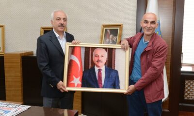 BAŞKAN GÜL’E SÜRPRİZ HEDİYE