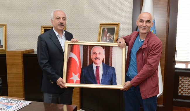 BAŞKAN GÜL’E SÜRPRİZ HEDİYE