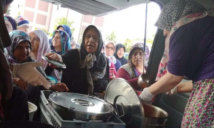 KADIN MECLİSİ GÖNÜLLERE DOKUNUYOR