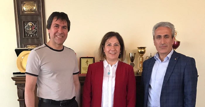 KADIN VEKİLDEN NEZAKET ZİYARETİ
