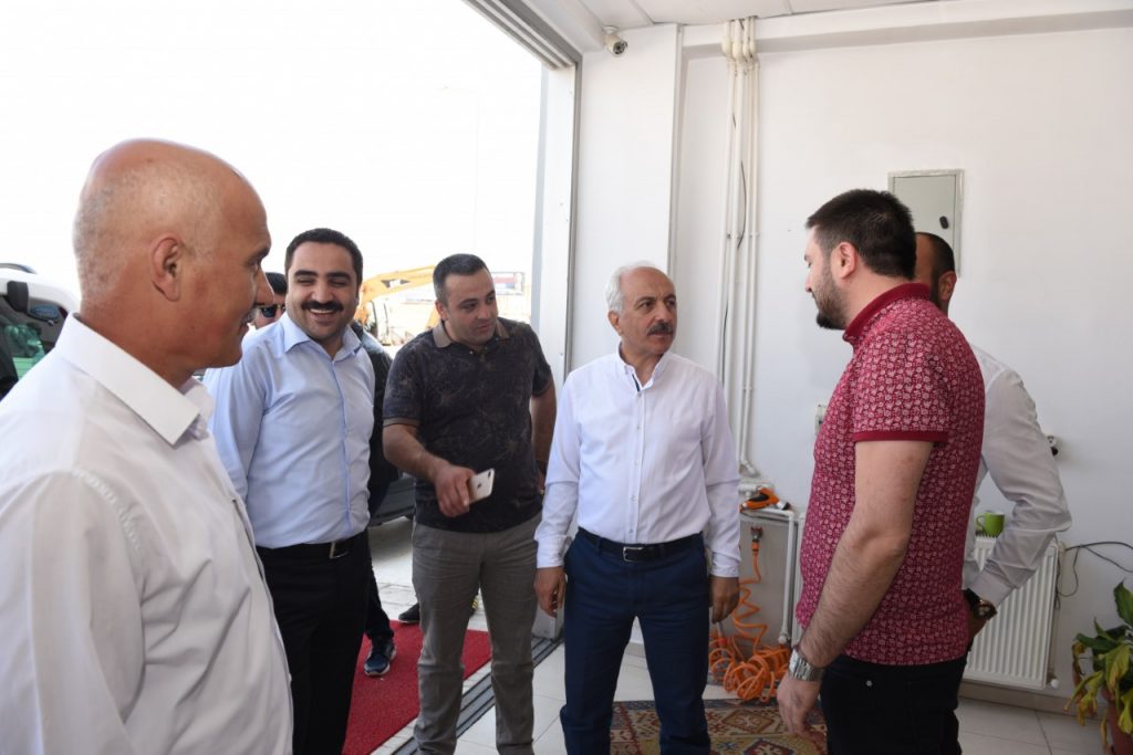 GÜL VE AKAR’DAN ESNAF ZİYARETİ