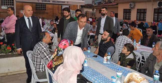 ULU CAMİDE BERABER İFTAR YAPTILAR