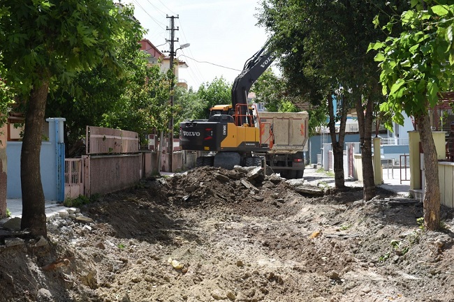 BEYTEPE’DE CADDELER YENİLENİYOR