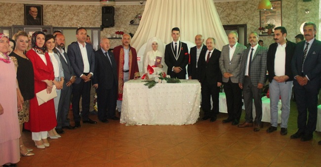 AK PARTİ AİLESİ DÜĞÜNDE BULUŞTU