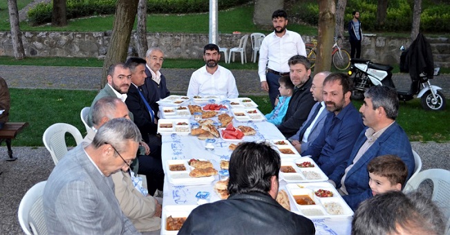SAADET PARTİLİLER İFTARDA BULUŞTU