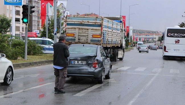 YAĞMUR İLE KAZALAR ARTTI