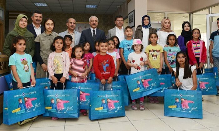 BELEDİYE 3 BİN ÇOCUĞU SEVİNDİRDİ