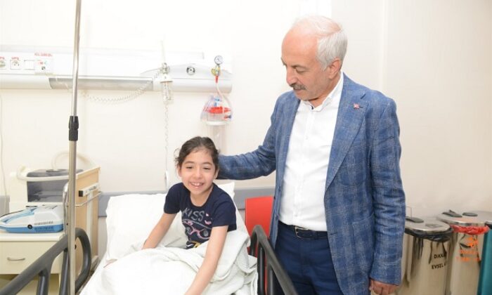 GÜL’DEN HASTALARA MORAL ZİYARETİ