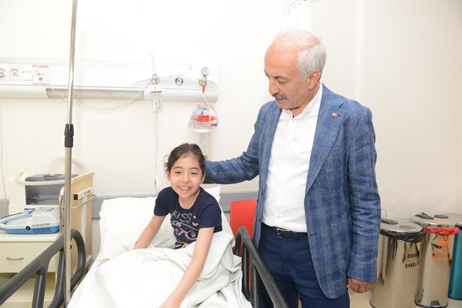 GÜL’DEN HASTALARA MORAL ZİYARETİ