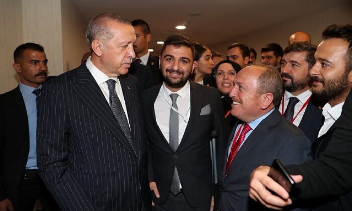 CUMHURBAŞKANI KARADAĞ’I TEBRİK ETTİ