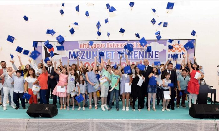 ÇOCUK ÜNİVERSİTESİNDEN MEZUN OLDULAR