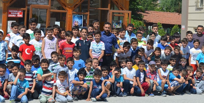 İYC ÇOCUK SESLERİ İLE ŞENLENDİ