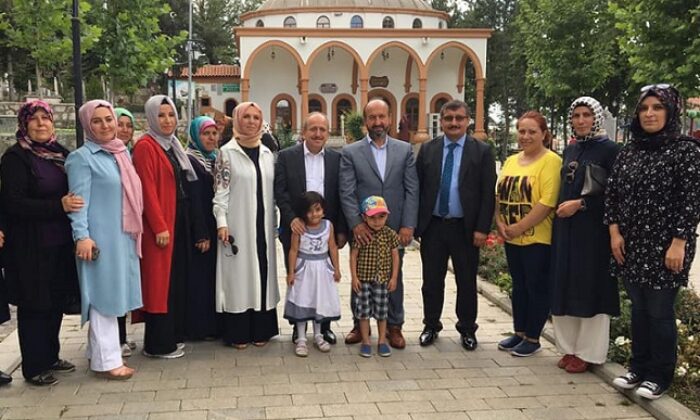 AK KADINLAR PİKNİKTE BİR ARAYA GELDİ