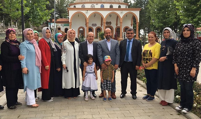 AK KADINLAR PİKNİKTE BİR ARAYA GELDİ