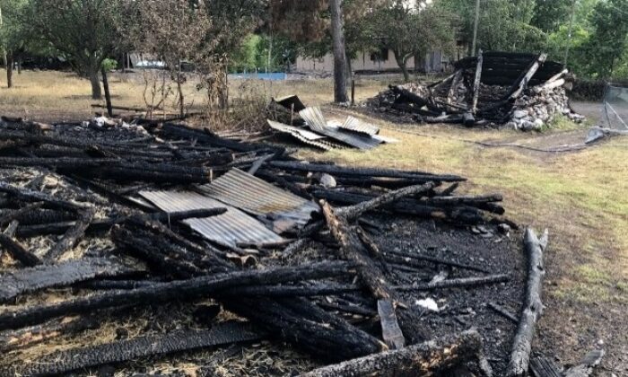 YANGIN KÖY HALKINI KORKUTTU