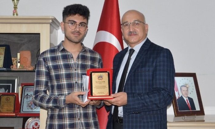 TÜBİTAK’DA TÜRKİYE DERECESİ YAPTI