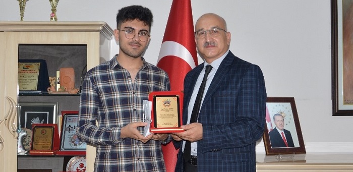 TÜBİTAK’DA TÜRKİYE DERECESİ YAPTI