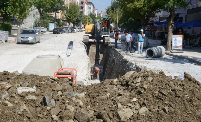 ATA CADDESİNDE HUMMALI ÇALIŞMA