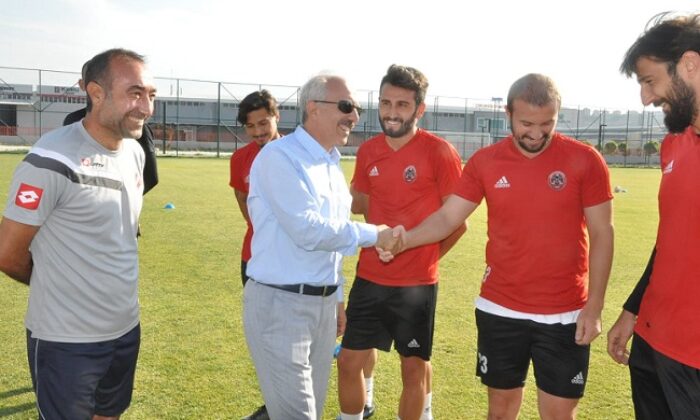 ŞAMPİYONLUK SEVİNCİ YAŞAMAK İSTİYORUZ