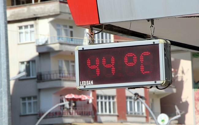 ÇORUM’DA SICAKLIK 44 DERECEYİ GÖRDÜ