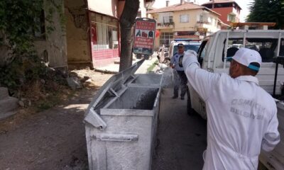 ÇÖP KONTEYNERLERİ DEZENFEKTE EDİLİYOR