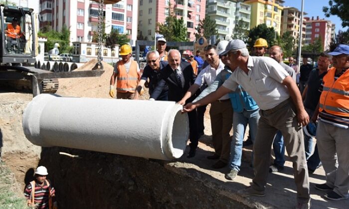 ATA CADDESİNDE ALT YAPI ÇALIŞMASI
