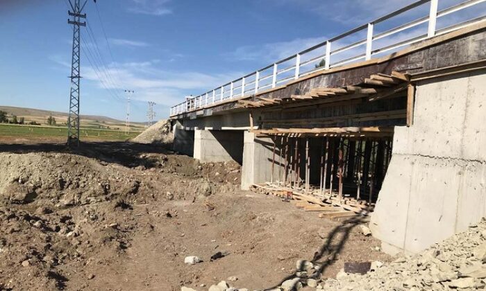 KÖPRÜ YAPIM ÇALIŞMASI TAMAMLANDI