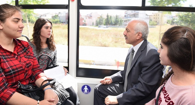 BAŞKAN OTOBÜSTE VATANDAŞLARI DİNLEDİ