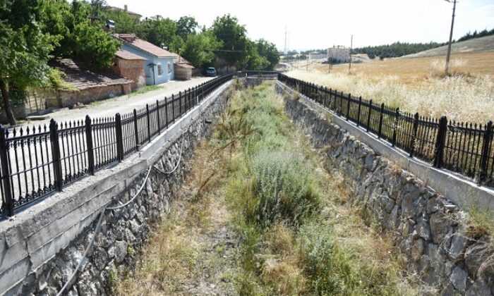 BELEDİYE DERELERİ TEMİZLİYOR