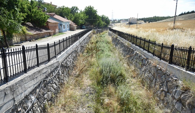BELEDİYE DERELERİ TEMİZLİYOR