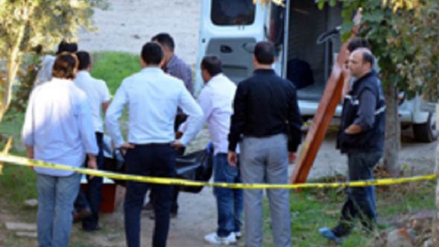 EVİNİN BAHÇESİNDE ÖLÜ BULUNDU