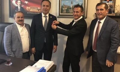ÇORUM’UN VEKİLİNE NAZAR BONCUĞU