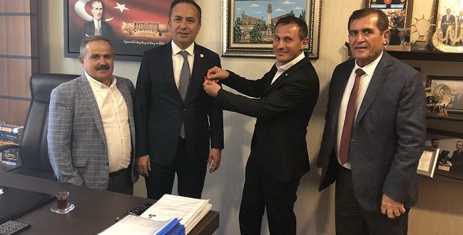 ÇORUM’UN VEKİLİNE NAZAR BONCUĞU