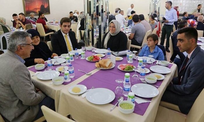 ŞEHİT AİLELERİ VE GAZİLERE YEMEK