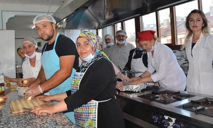 AŞÇILIK KURSUNA YOĞUN KATILIM