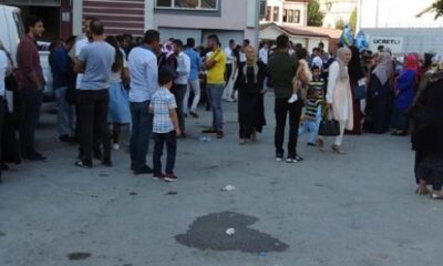 DÜĞÜNE BİBER GAZI SIKTILAR