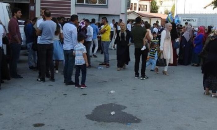DÜĞÜNE BİBER GAZI SIKTILAR