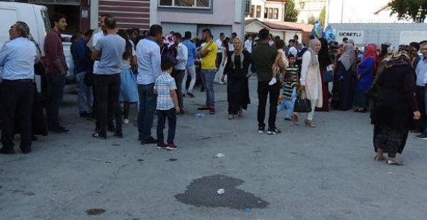 DÜĞÜNE BİBER GAZI SIKTILAR
