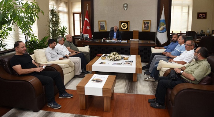 GAZETECİLERDEN BAŞKAN GÜL’E ZİYARET