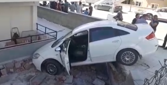 ÇORUM’DA SÜRÜCÜ BALKONA GİRDİ!