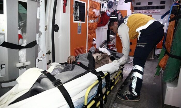 RÖMORKTAN DÜŞEREK AĞIR YARALANDI